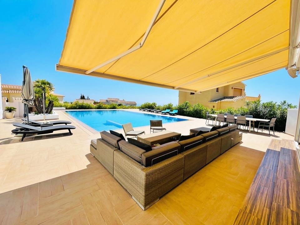 5 bed villa in Benitachell