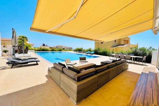 5 bed villa in Benitachell