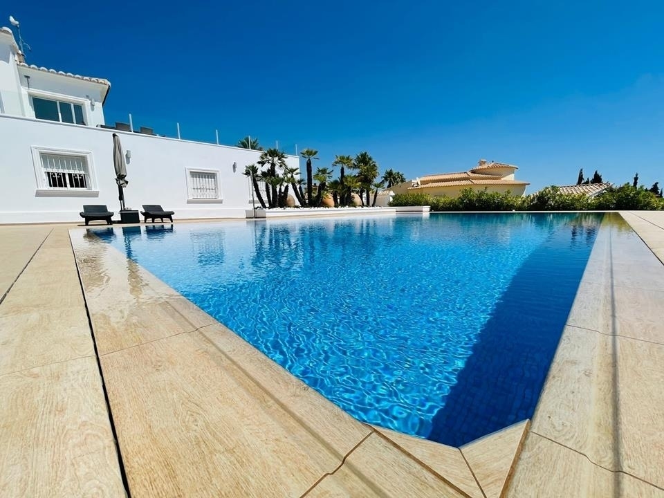5 bed villa in Benitachell