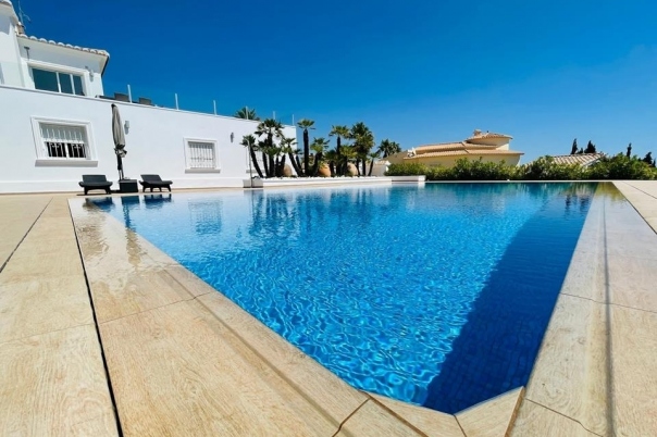 5 bed villa in Benitachell