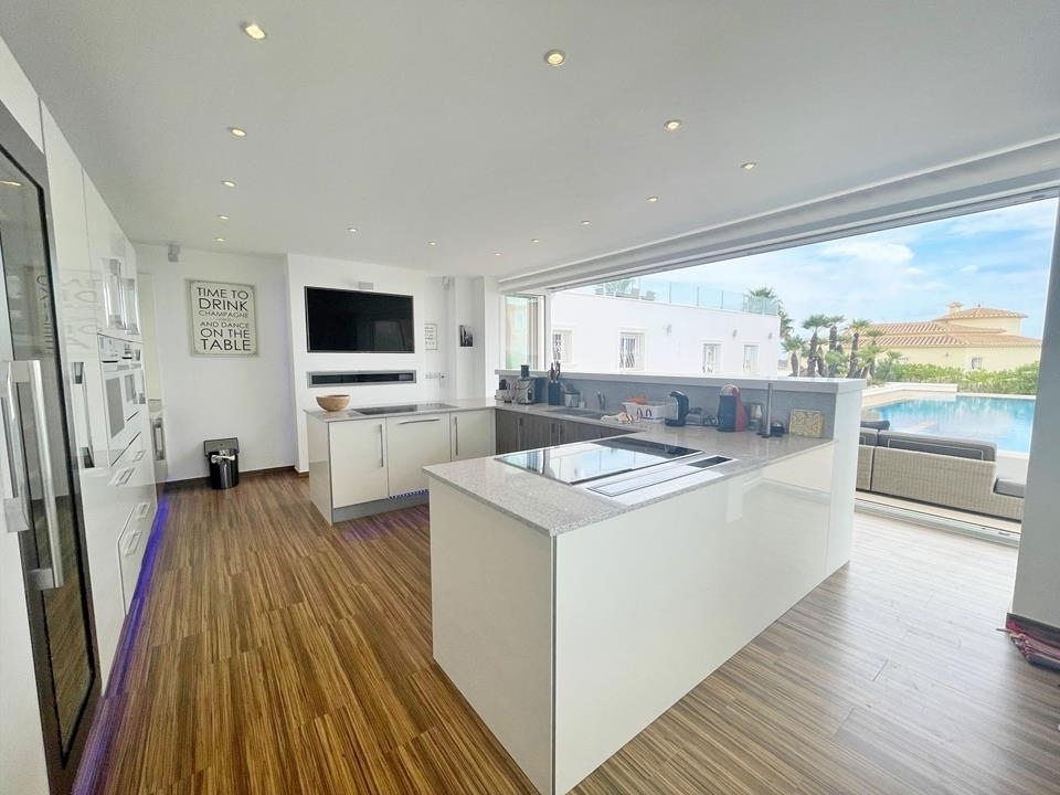 5 bed villa in Benitachell