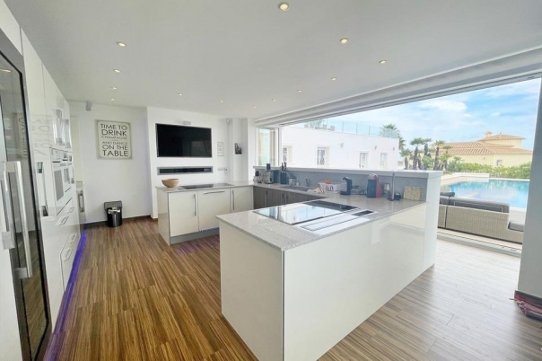 5 bed villa in Benitachell