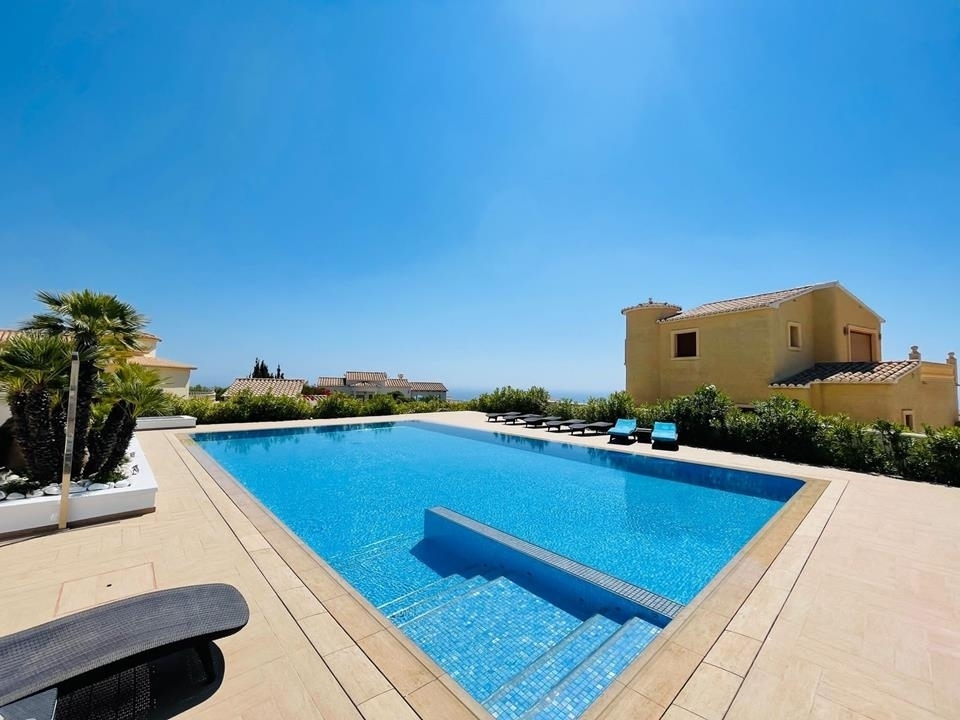 5 bed villa in Benitachell