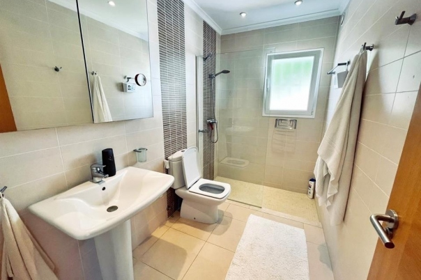 5 bed villa in Benitachell