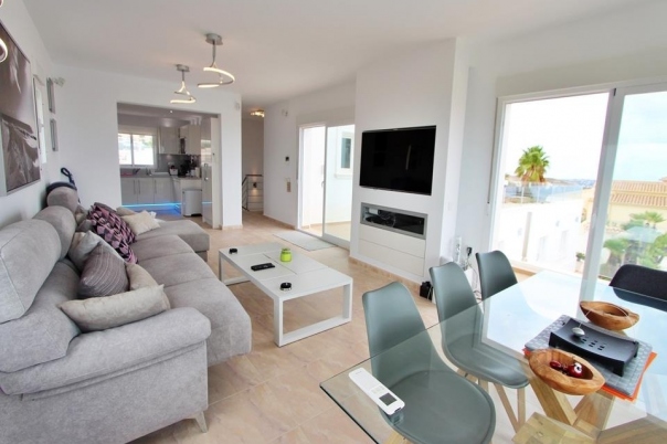 5 bed villa in Benitachell