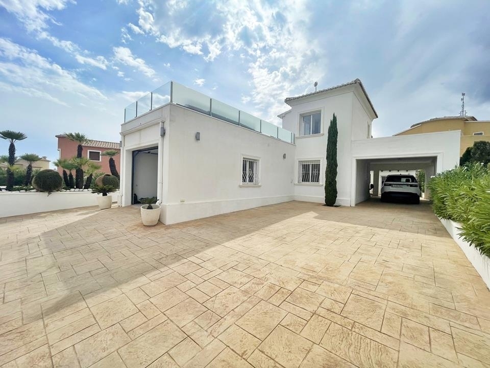 5 bed villa in Benitachell