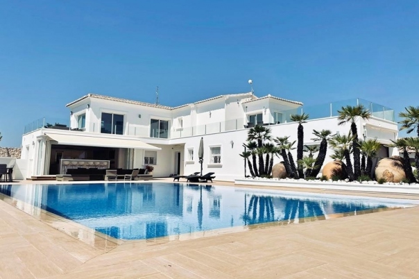 5 bed villa in Benitachell