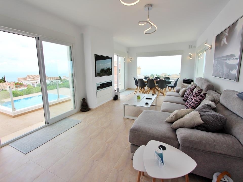 5 bed villa in Benitachell