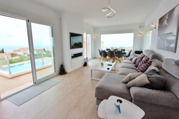 5 bed villa in Benitachell