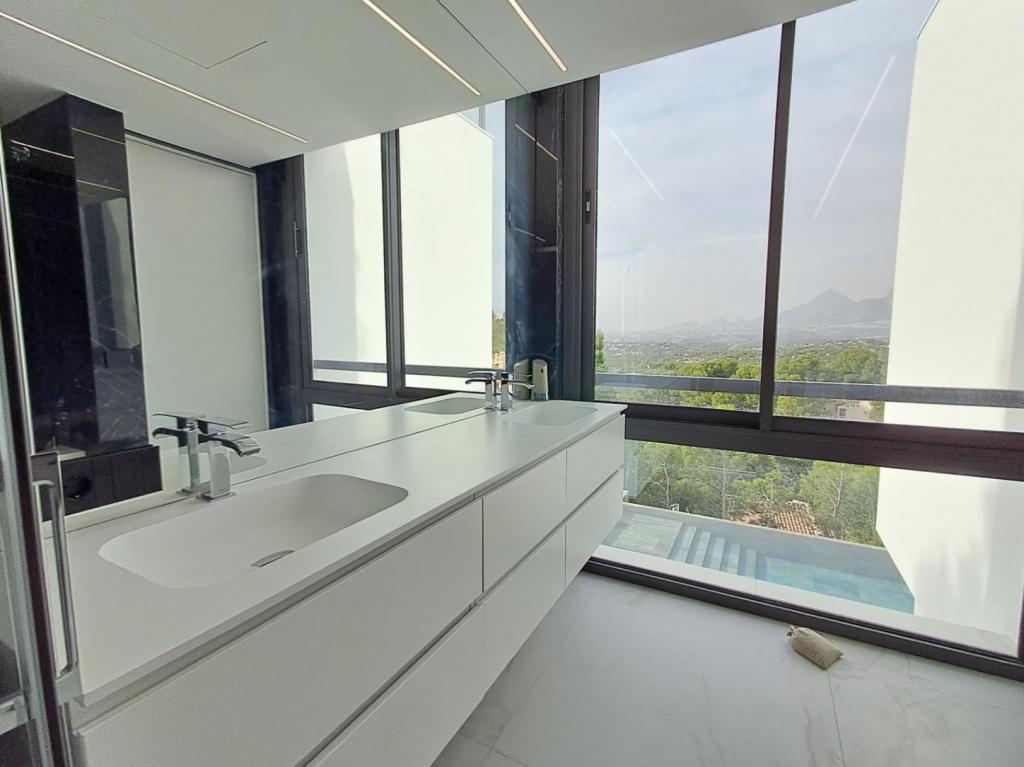 5 bed villa in Altea