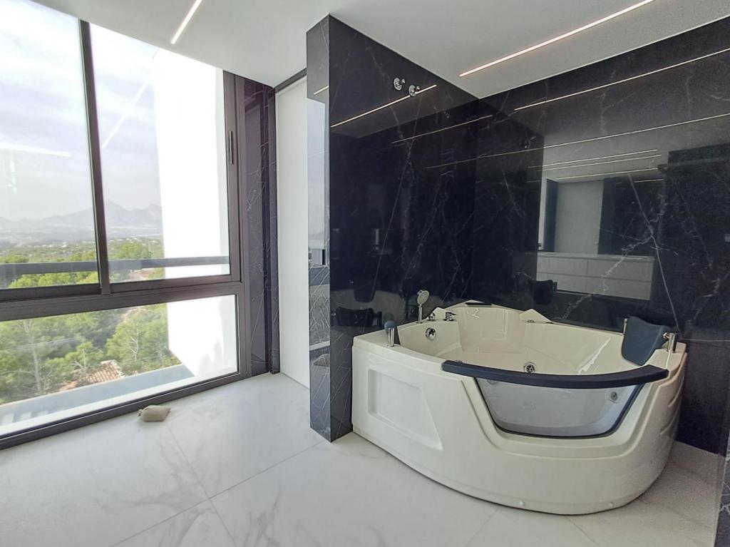 5 bed villa in Altea