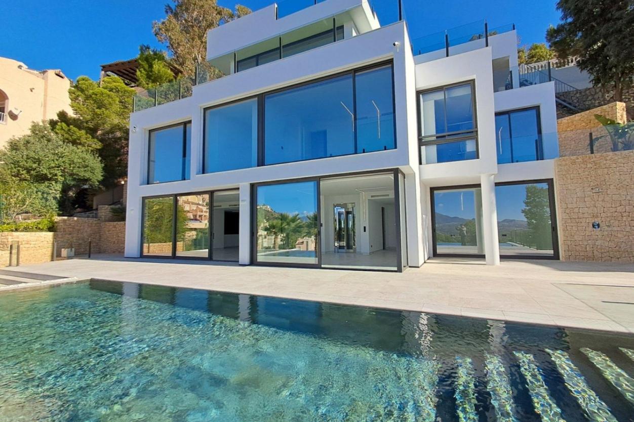 5 bed villa in Altea
