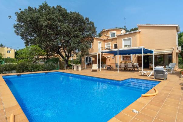 5 bed villa in Denia