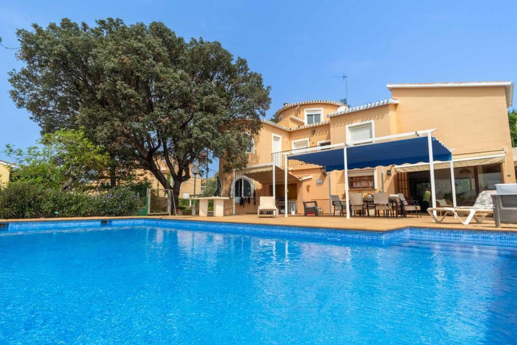 5 bed villa in Denia