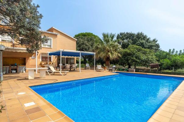 5 bed villa in Denia