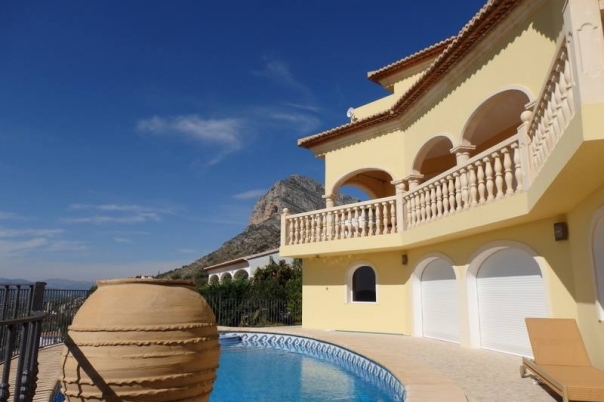 CB Villas - Holiday & Long Term Rentals
