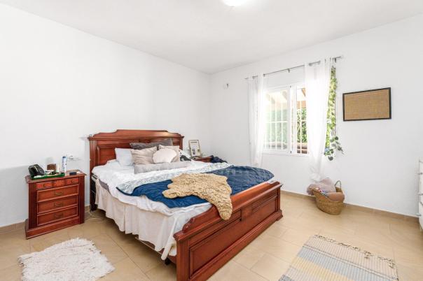 9 bed villa in Albir