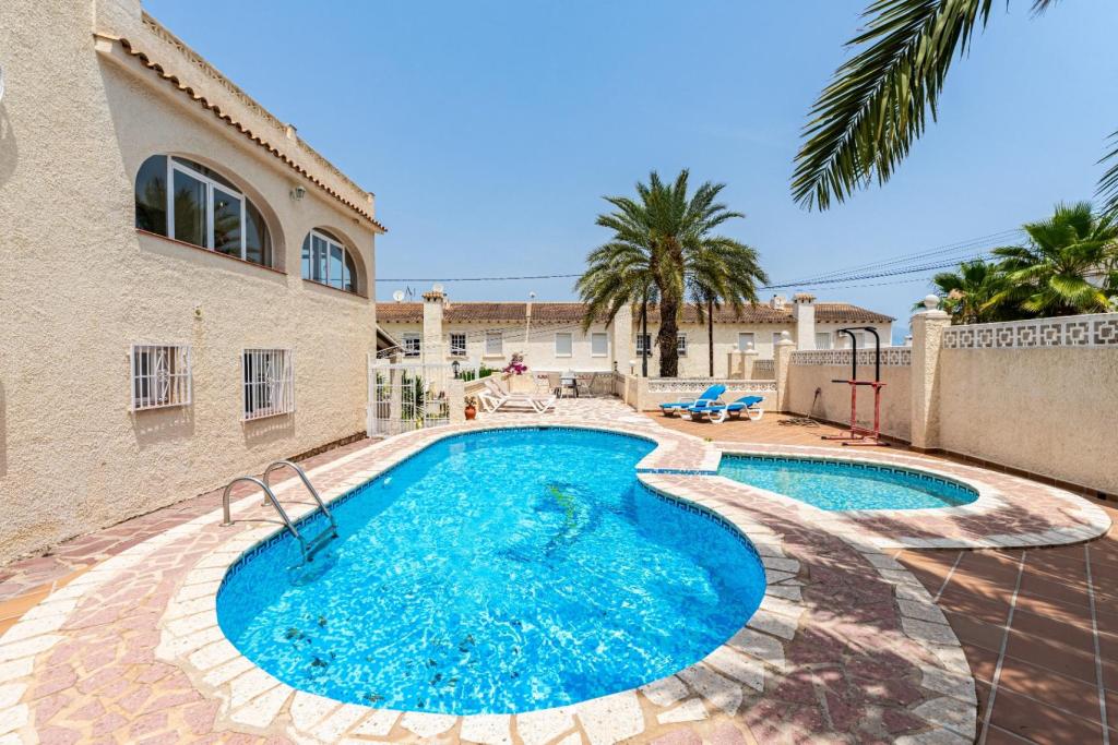 9 bed villa in Albir