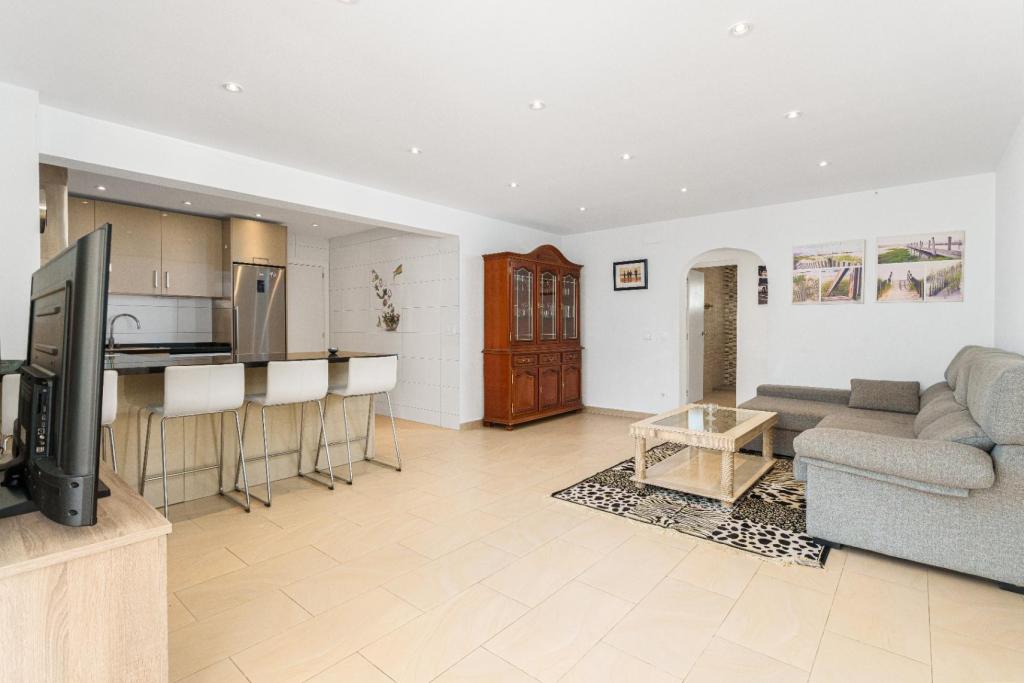 9 bed villa in Albir