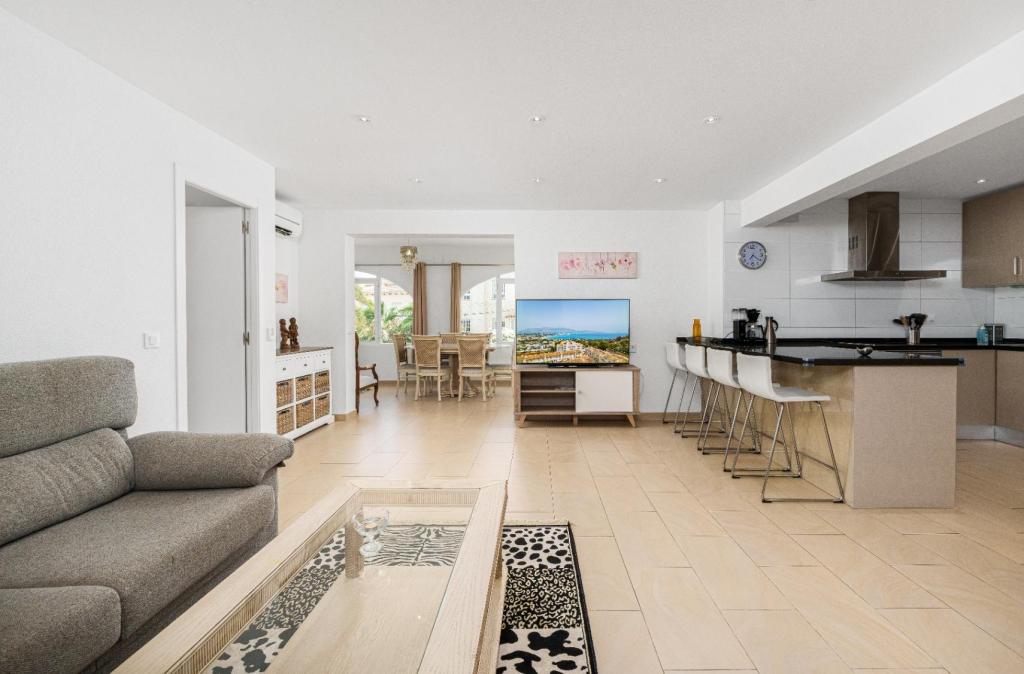 9 bed villa in Albir