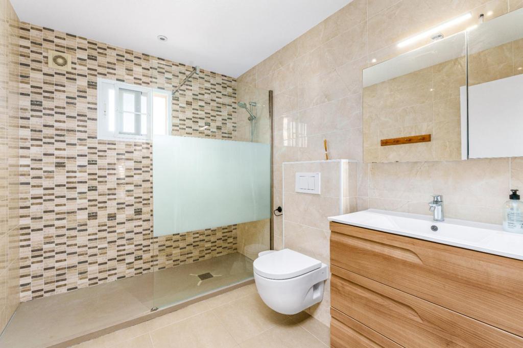 9 bed villa in Albir