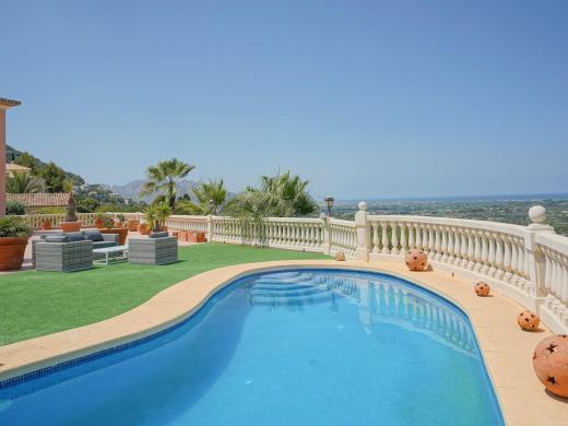 5 bed villa in Pedreguer