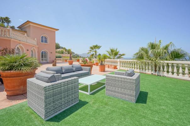 5 bed villa in Pedreguer