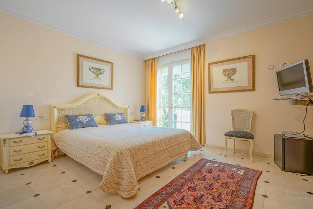 5 bed villa in Pedreguer