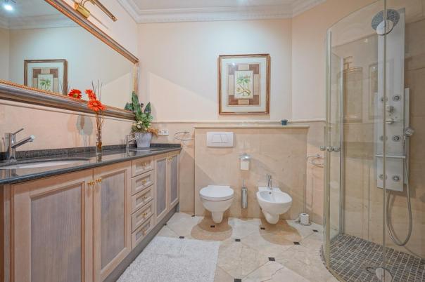 5 bed villa in Pedreguer