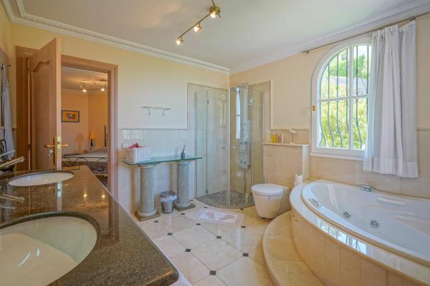 5 bed villa in Pedreguer