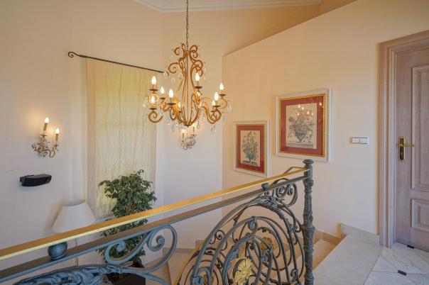5 bed villa in Pedreguer