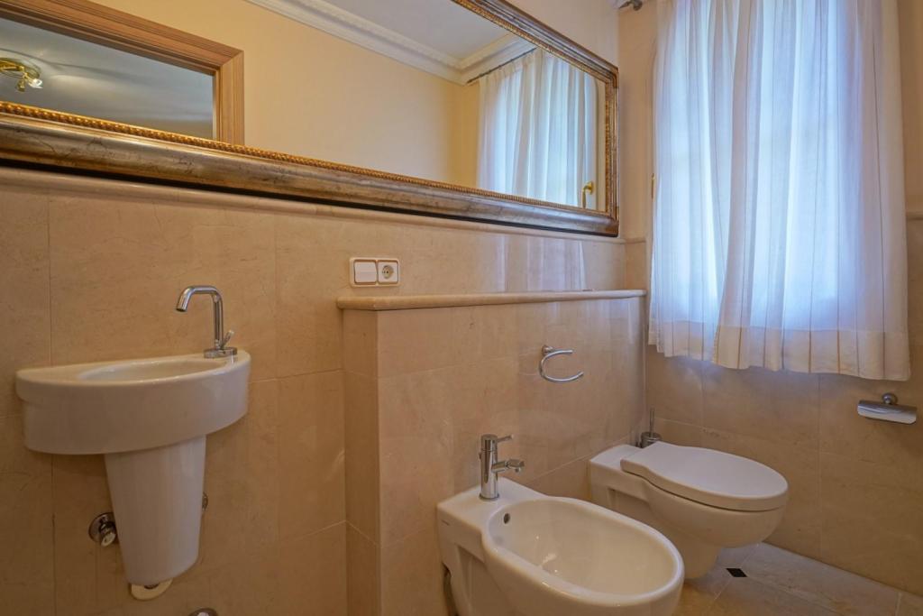 5 bed villa in Pedreguer