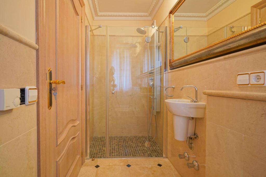 5 bed villa in Pedreguer