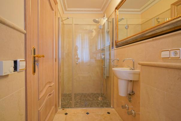 5 bed villa in Pedreguer