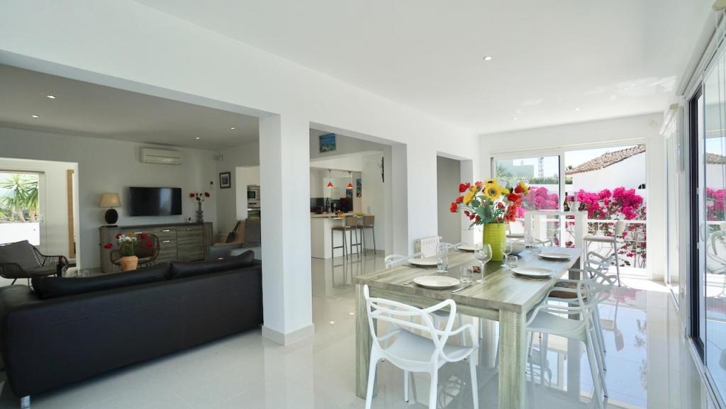5 bed villas in Moraira