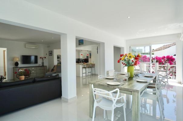 5 bed villas in Moraira