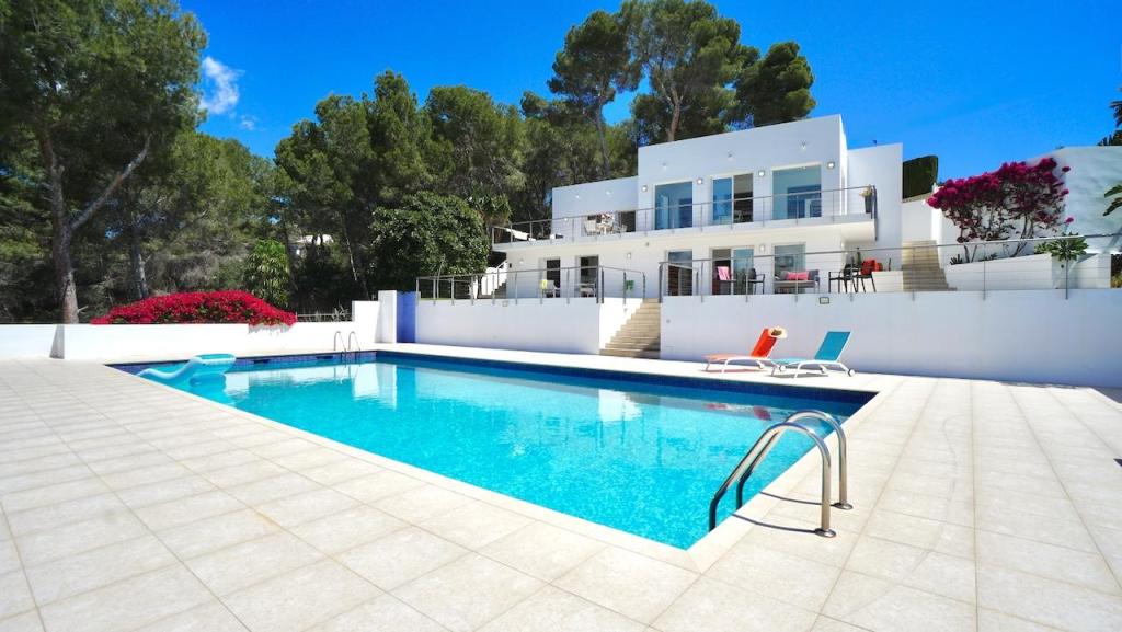 5 bed villas in Moraira