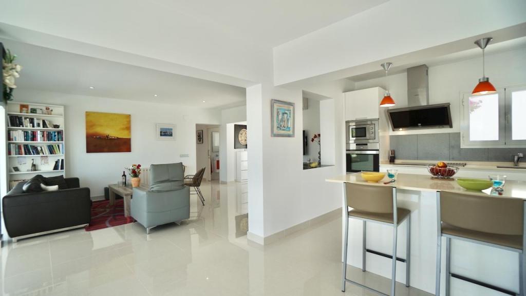 5 bed villas in Moraira