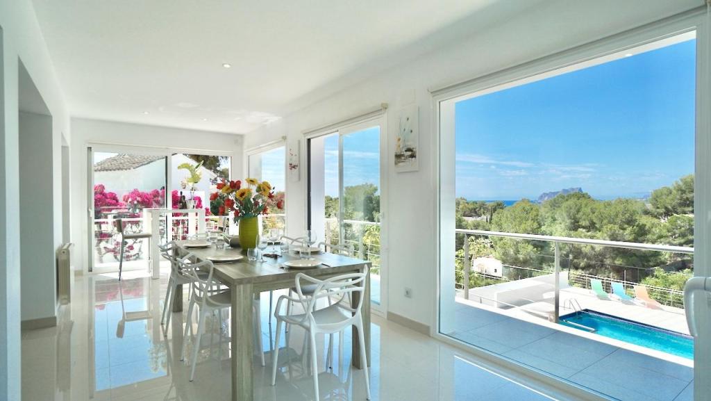 5 bed villas in Moraira