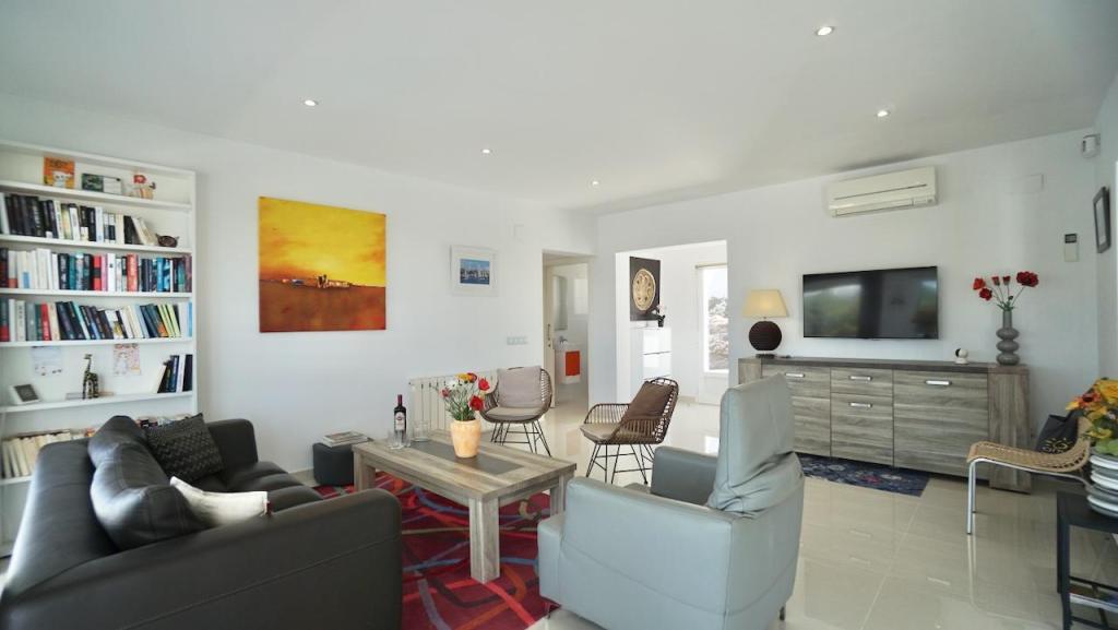 5 bed villas in Moraira