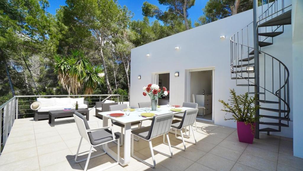 5 bed villas in Moraira