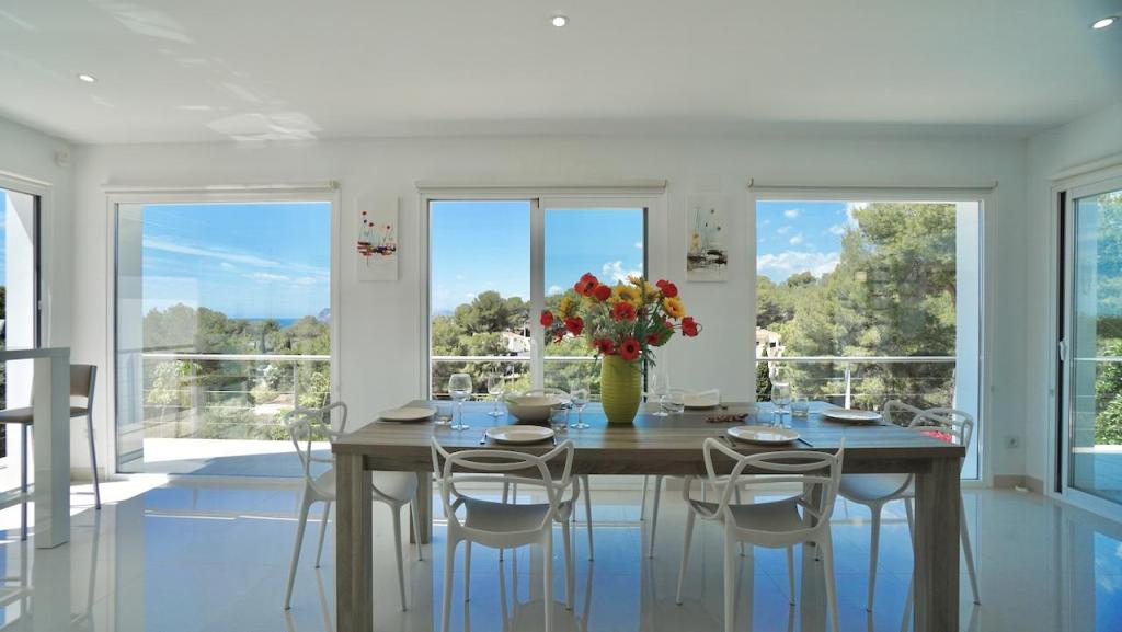 5 bed villas in Moraira