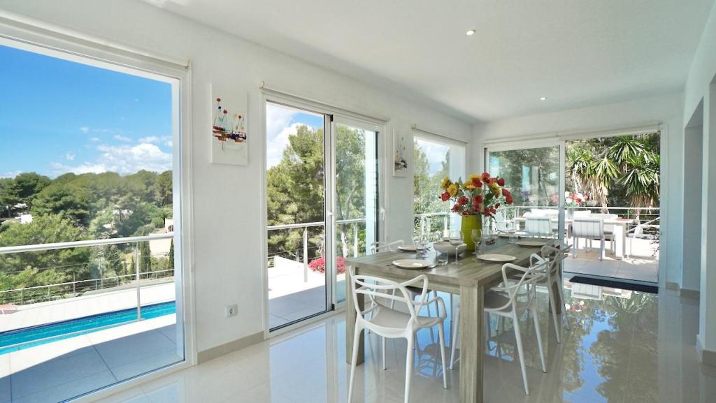 5 bed villas in Moraira