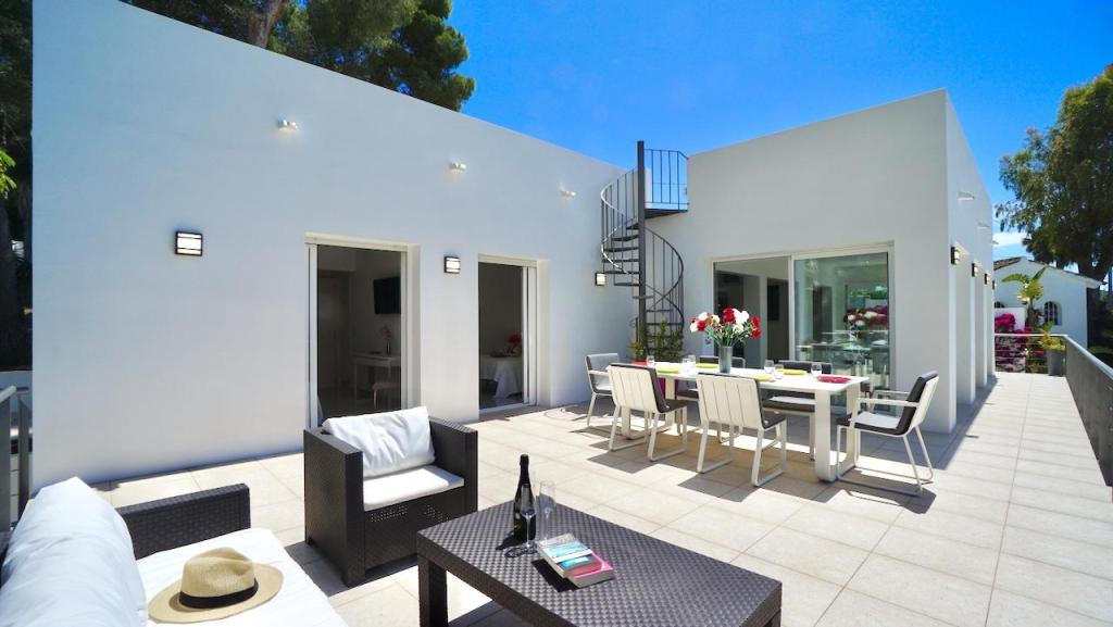 5 bed villas in Moraira