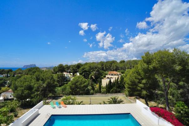 5 bed villas in Moraira