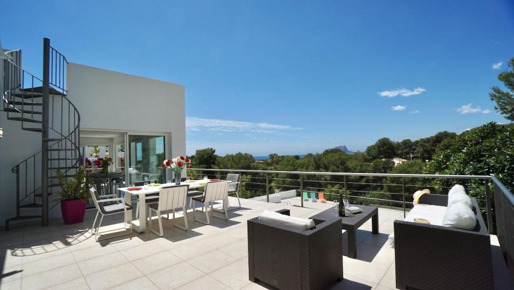 5 bed villas in Moraira
