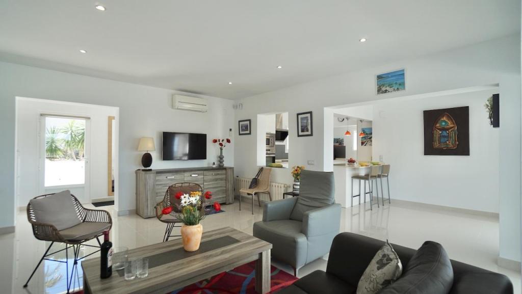 5 bed villas in Moraira