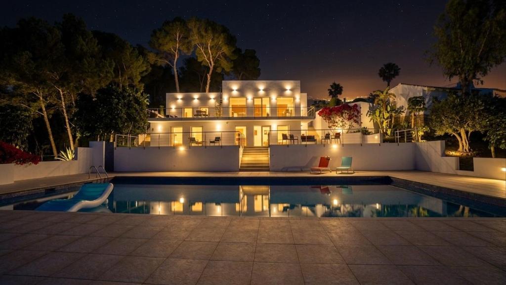 5 bed villas in Moraira