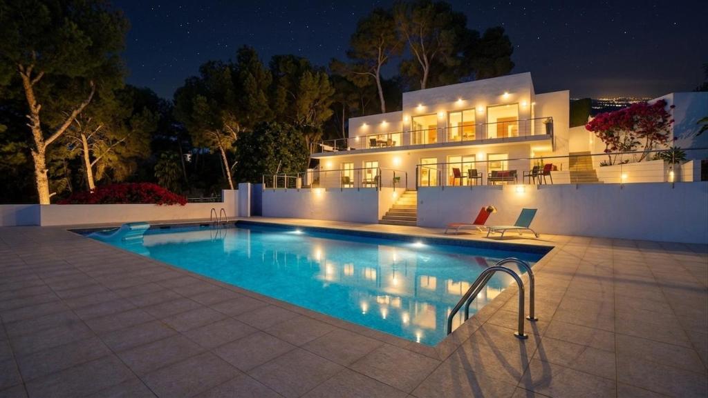 5 bed villas in Moraira