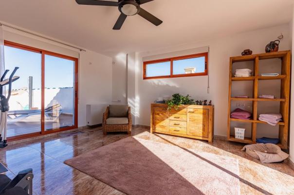 4 bed apartments - flats in Denia